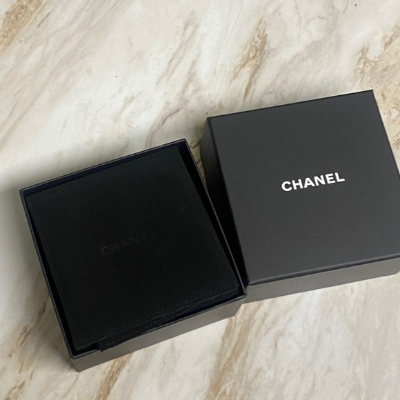 Chanel bracelet box with insert and little pillow - Picture 1 of 10